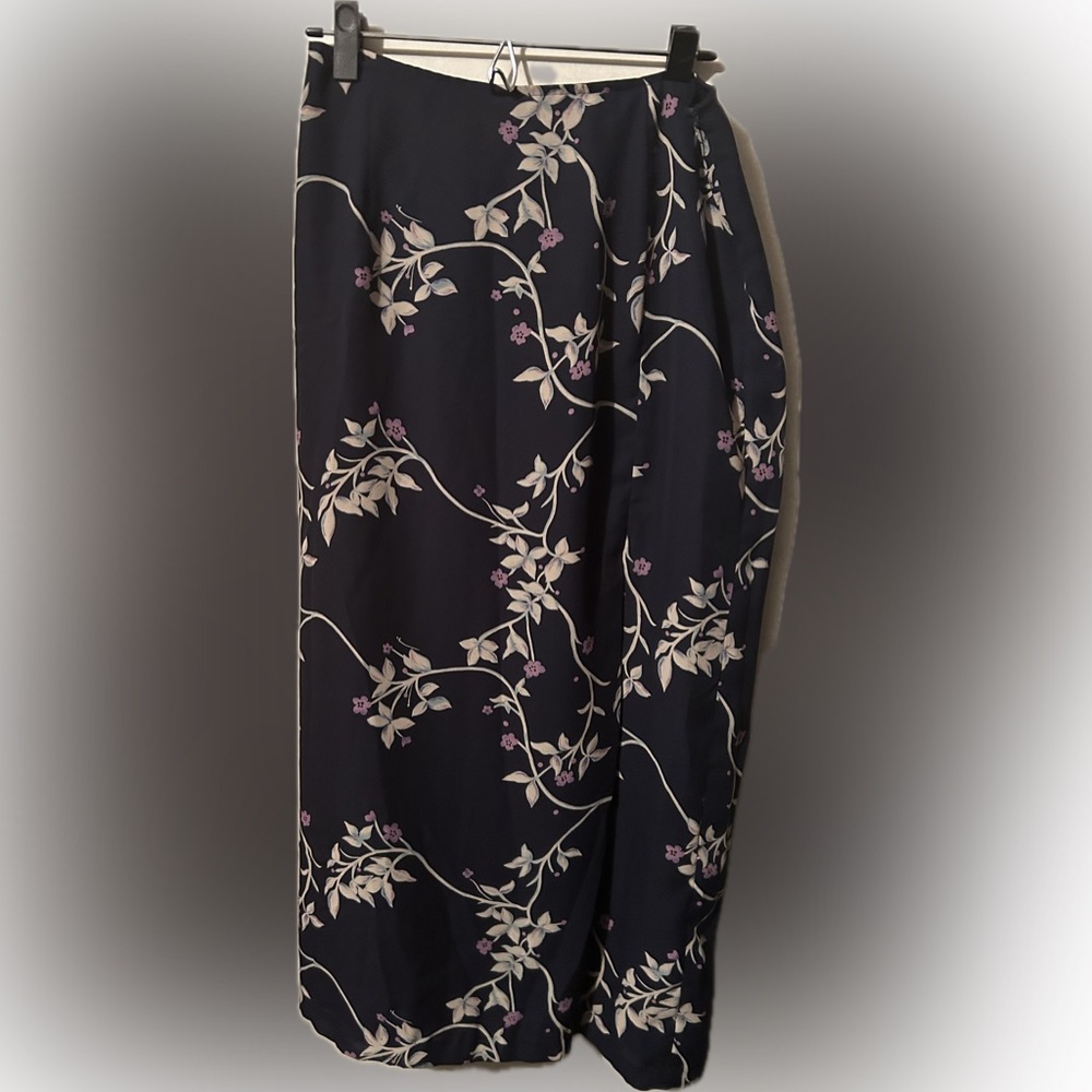 Vision Apparel Medium Navy Floral Maxi skirt with zipper and slit